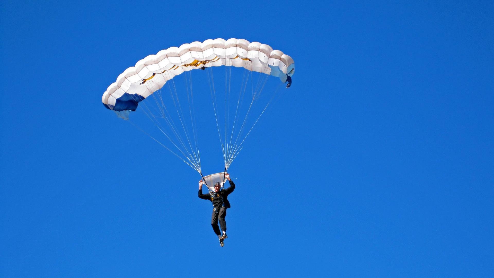 TL与知名品牌联合推出电竞服饰，@tyloo电子竞技俱乐部_humanbenchmark